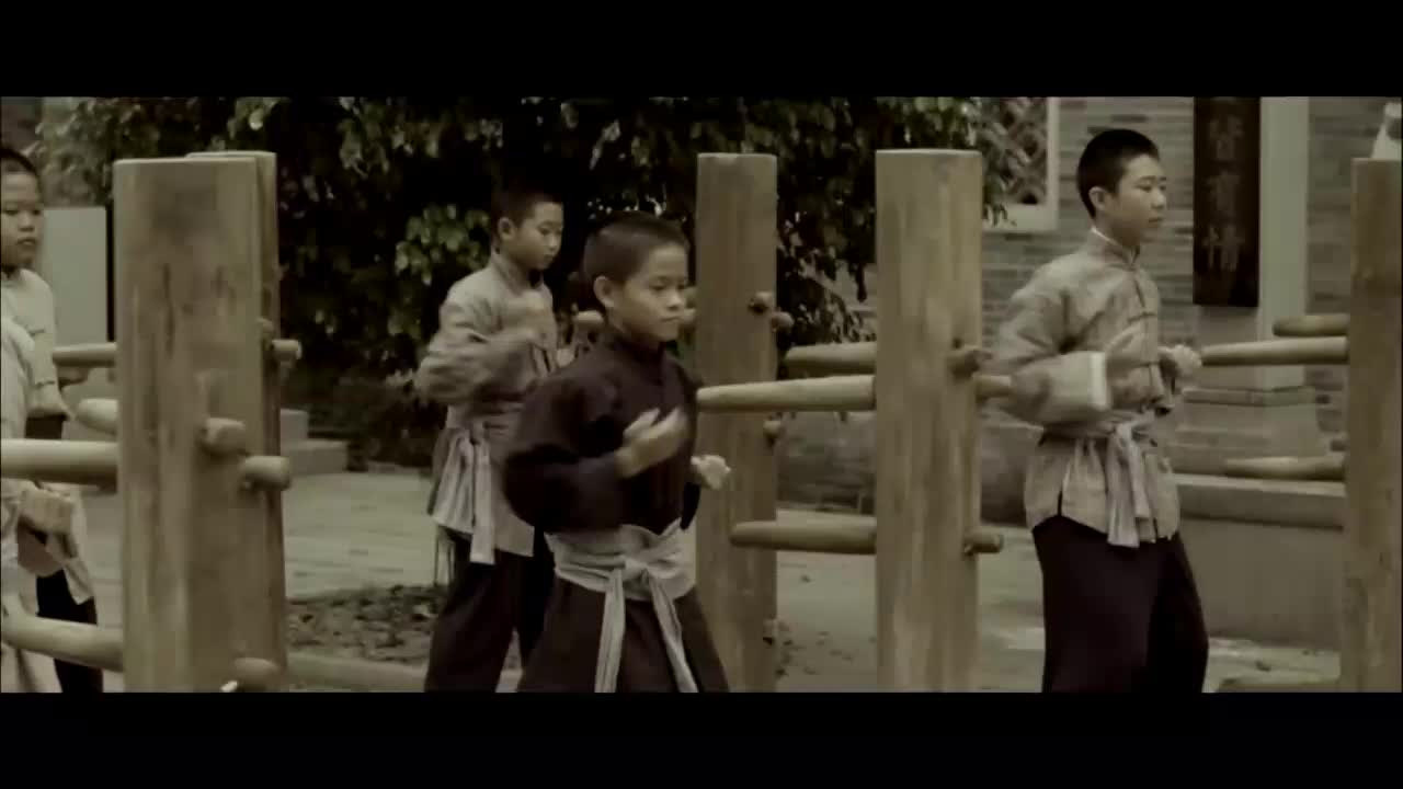 IP Man 1 Zrození legendy (Donnie Yen,Simon Yam,Lynn Hung 2008 Akční Drama Životopisný Historický) Cz dabing avi