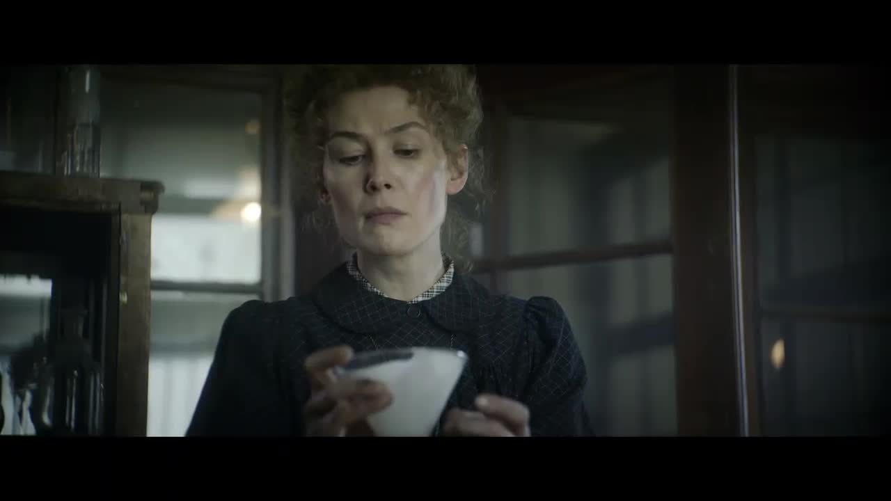 Radioaktivita (Rosamund Pike,Sam Riley,Aneurin Barnard,Anya Taylor Joy 2019 Drama Romantický Životopisný Bdrip 1080p ) Cz dabing mkv