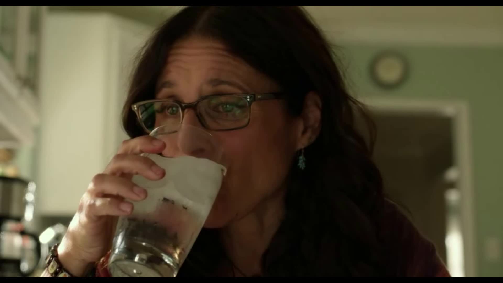 A dost! (Julia Louis Dreyfus,James Gandolfini,Toni Collette 2013 Romantický Komedie Drama Bdrip ) Cz dabing mkv