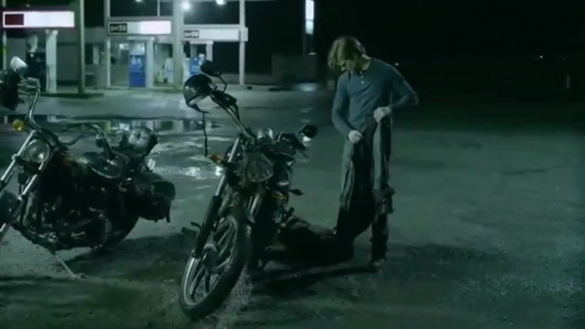 Doupě vlků (Lucas Till,Stephen McHattie,John Pyper Ferguson 2014 Horor Akční) Cz dabing avi