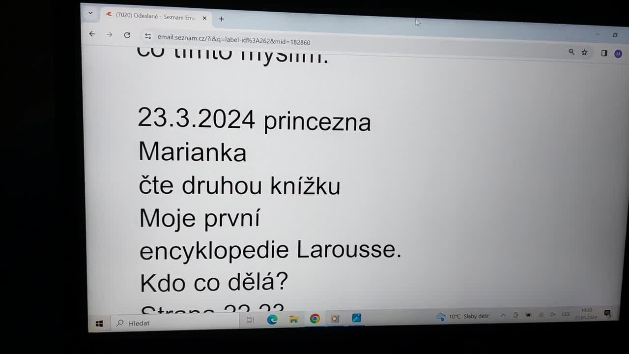 23 3 2024 princezna Marianka čte druhou encyklopedii Larouse Strana 22 23 1 mp4