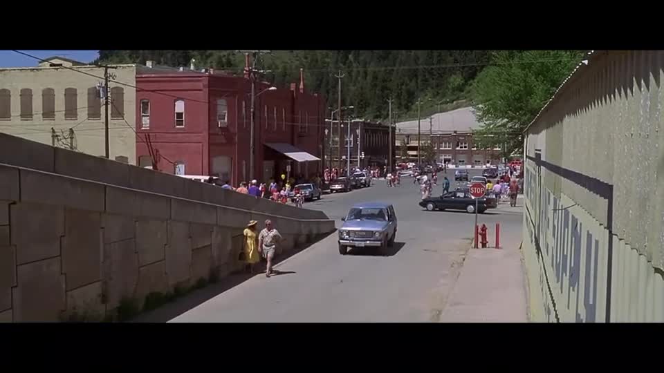 Rozpoutané peklo (Pierce Brosnan Linda Hamilton Jamie Renée Smith 1997 Katastrofický Dobrodružný Thriller Bdrip 1080p ) Cz dabing mp4